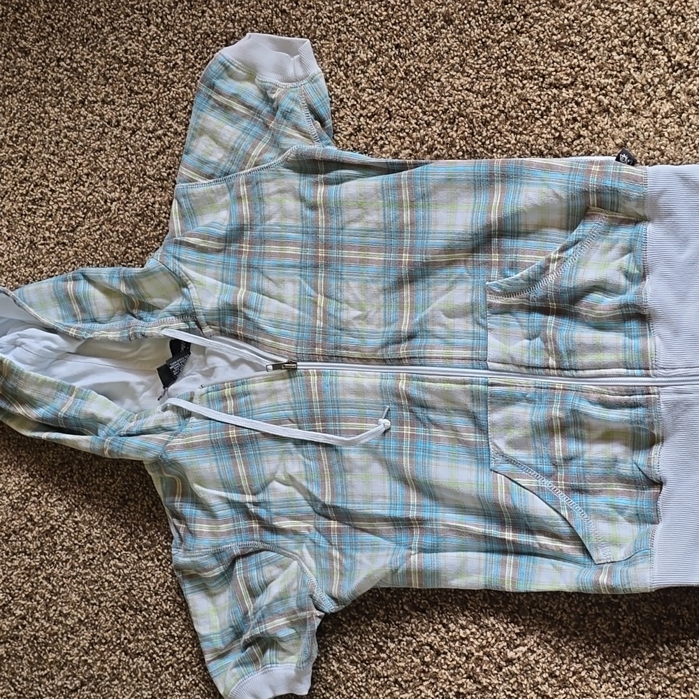 Women's size medium zip down top